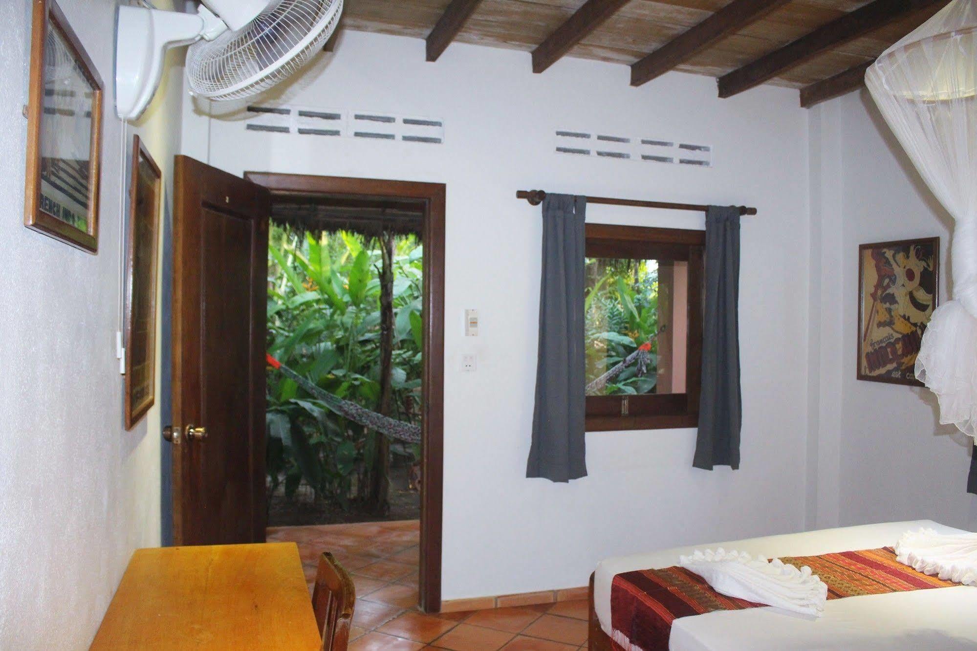 Botanica Hotel Kep Exterior photo